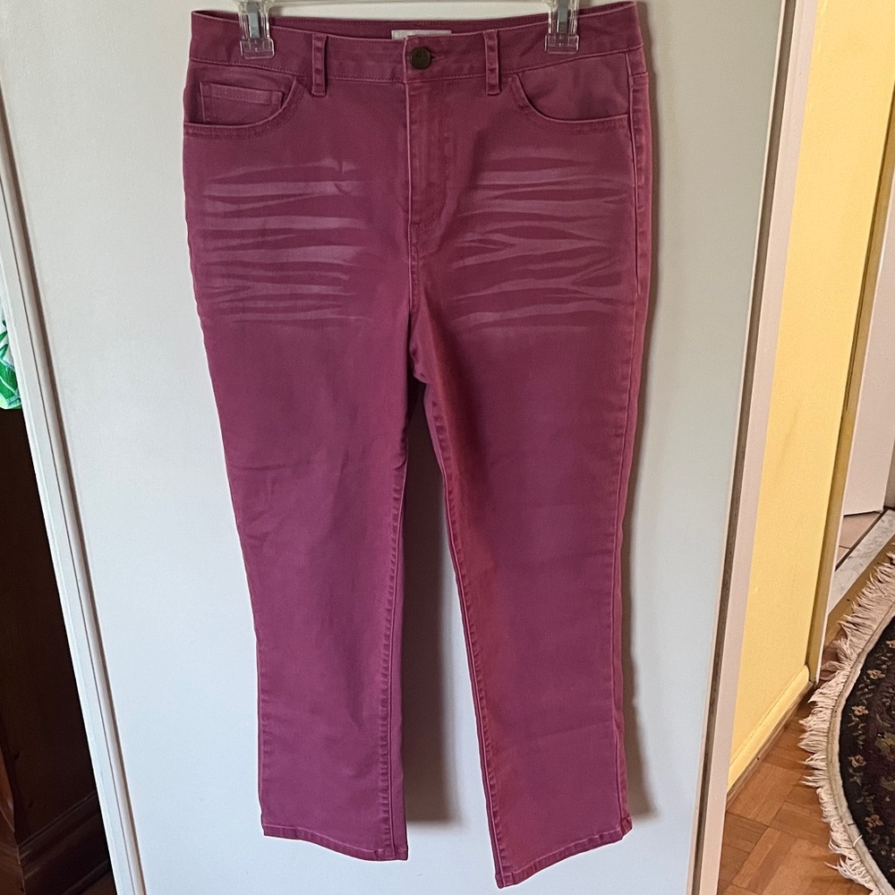 LOGO by Lori Goldstein Cropped Jeans in Vibrant Pink